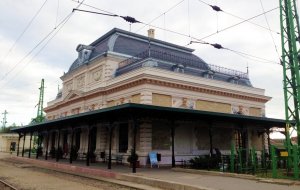 A szépen felújított váróterem, csak az a baj, hogy még mindig a királyi párt várja... közben múzeum