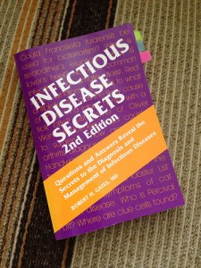 Retró kanapén, gagyi borító, de annál nagyszerűbb belső (igazi kincs minden orvos számára)