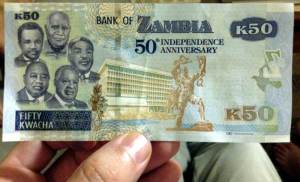 A jubileumi 50 kwachás, aminek bal oldalán az öt elnök portréja. A legfelső K. K. a jobb alsó pedig M. Sata